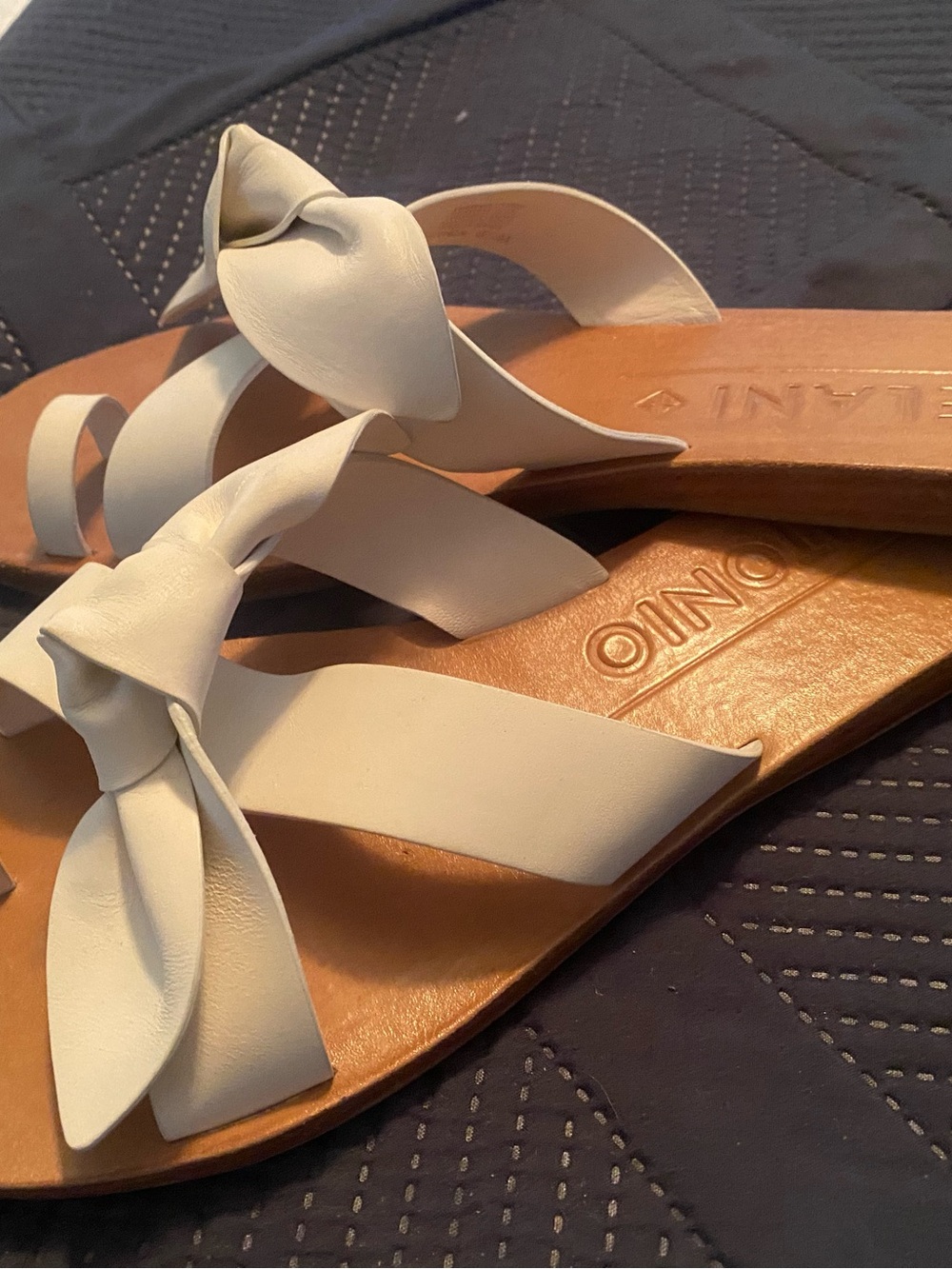 ANTONIO MELANI Cream Bow Slide Sandals